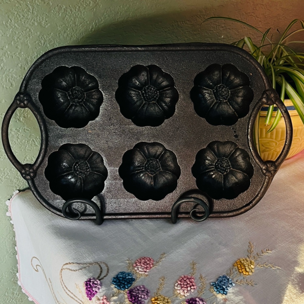 Vintage ROWOCO Cast Iron Pumpkin Cakelet / Muffin Pan – Made in Taiwan